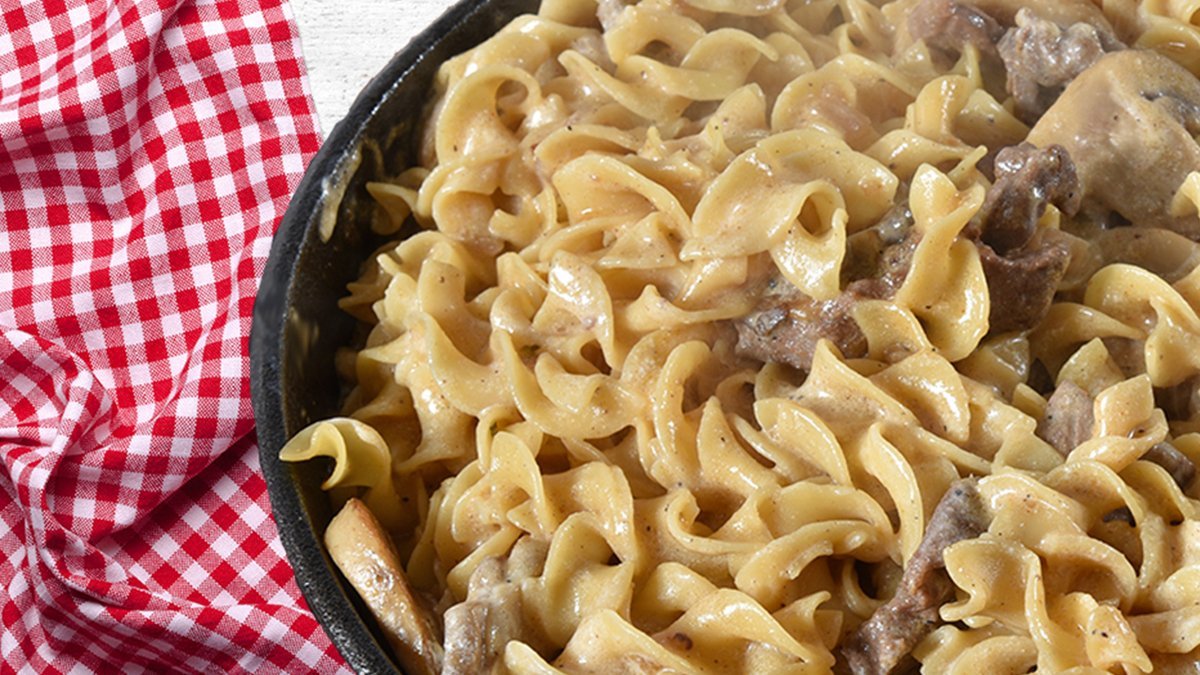 Creamy Beef Stroganoff in the Slow Cooker - Zigeze