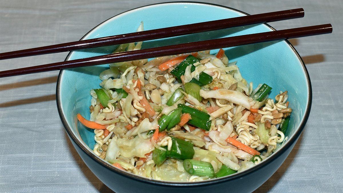 Delicious Sesame Ginger Asian Cabbage Salad - Zigeze