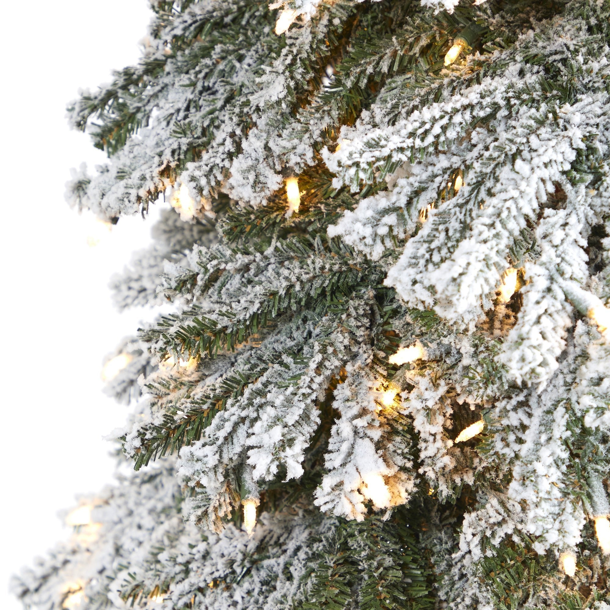 9' Flocked Grand Alpine Tree on Natural Trunk, 600 Clear Lights | Zigeze