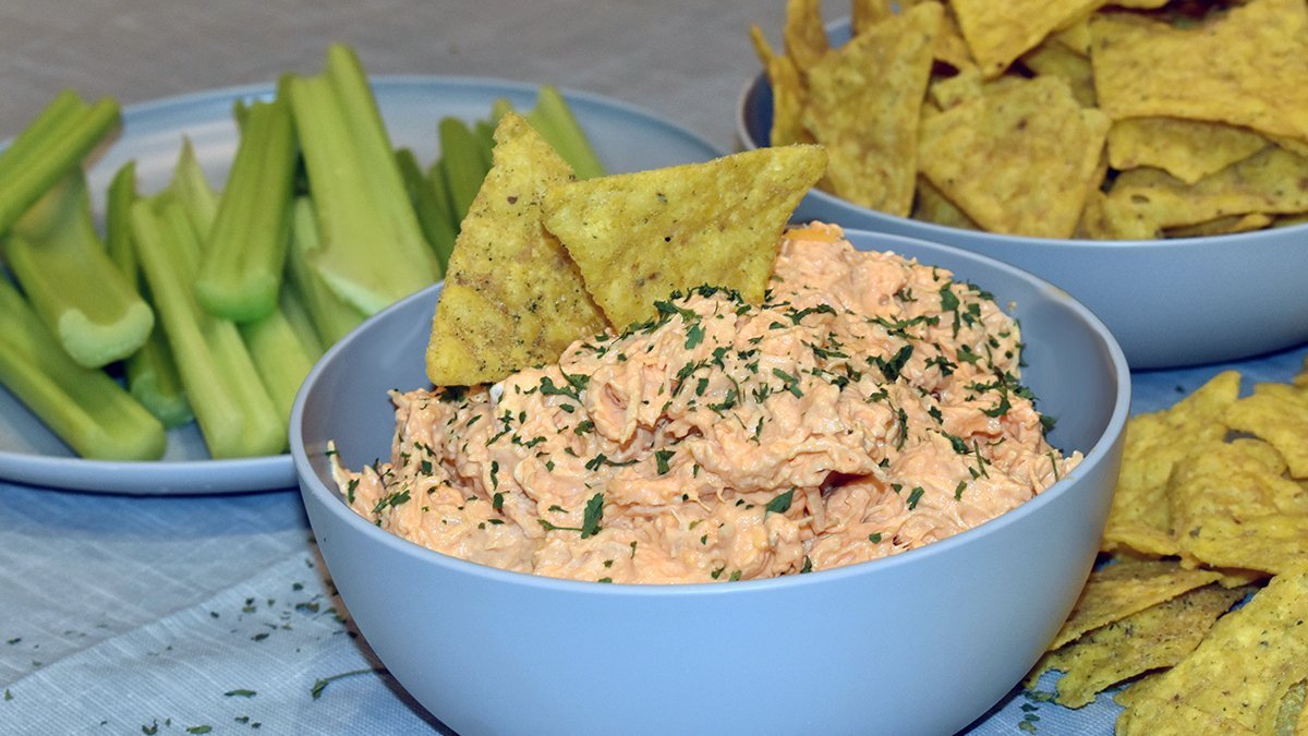 Creamy, Easy to Make Buffalo Chicken Dip - Zigeze