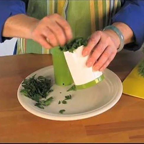 Fresh Garden Herb and Spice Mill | Zigeze