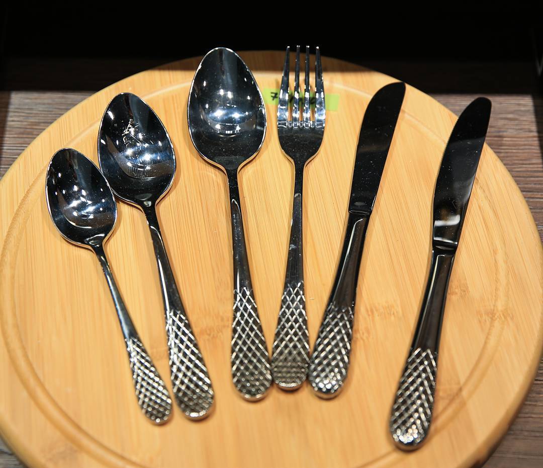 Set of 24 High Polish Stainless Steel Dinner 8.5" Knives | Zigeze