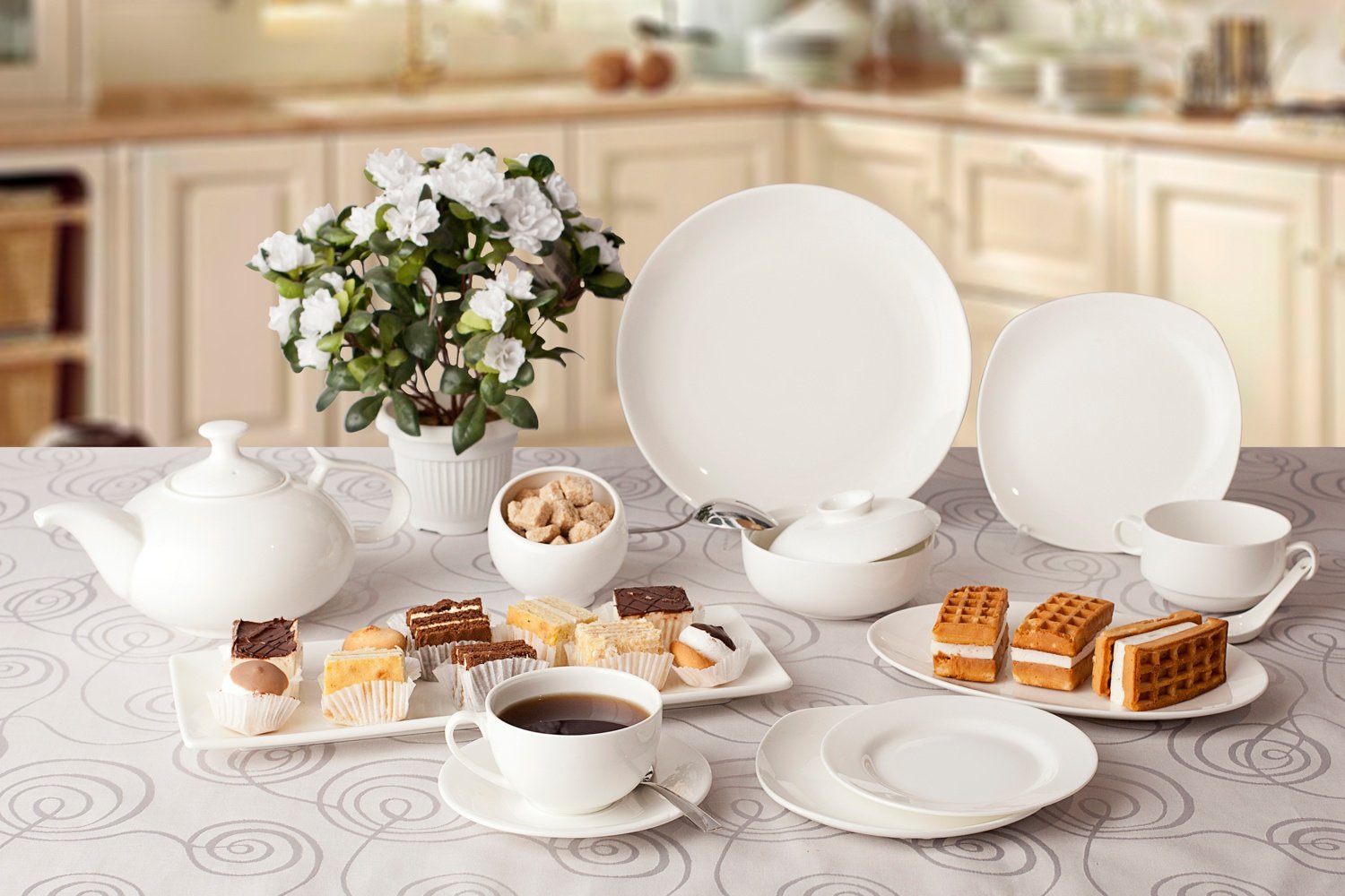 Set of 6 Fine Porcelain 4.5" Soup Cups with Lids | Zigeze