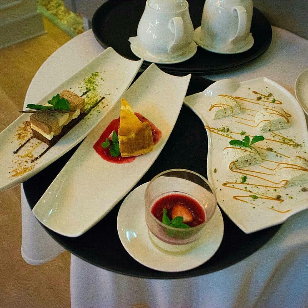 Set of 6 Fine Porcelain Dishes 12" x 4" | Zigeze